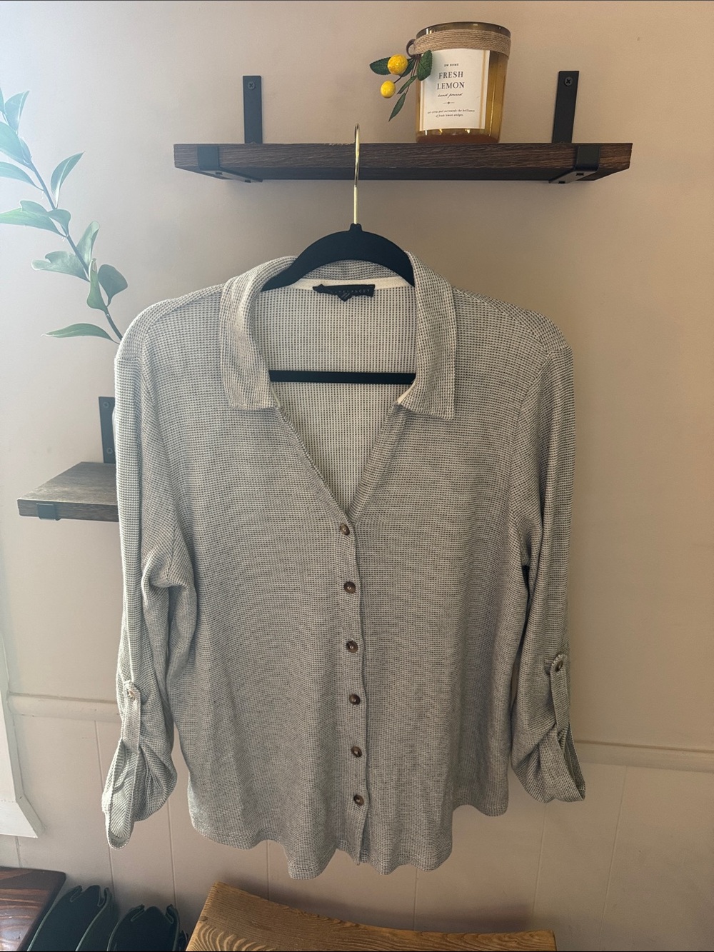 Jane + Delancey Light Gray Button-Up Knit Top Size Large